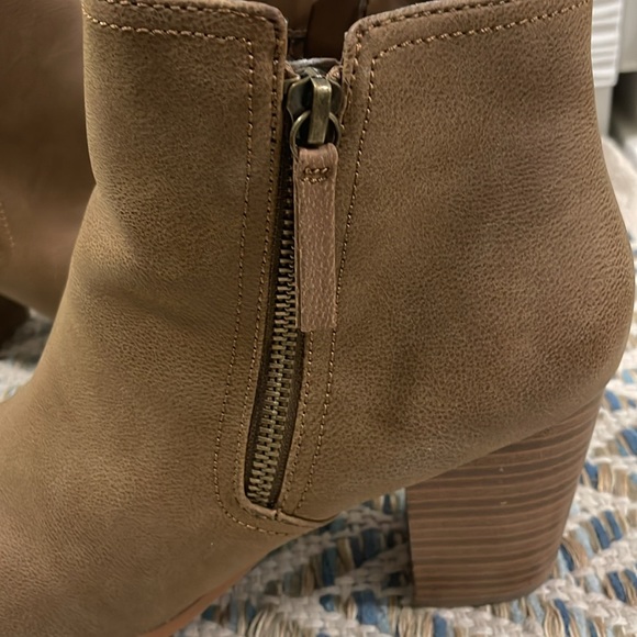 Fergalicious by Fergie Ankle boots - Picture 2 of 5